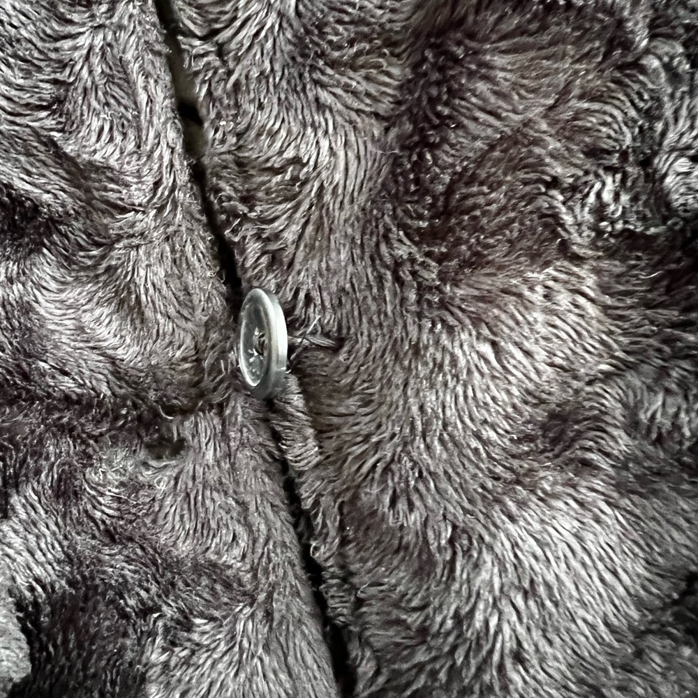 Women’s long heavy black coat. No tags for brand or size. Fits like a xs/small - Picture 7 of 7